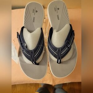 Clarks Cloudsteppers Size 11 Women's Flip Flop Shoes